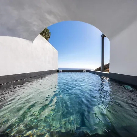 Palm Island Hotel *